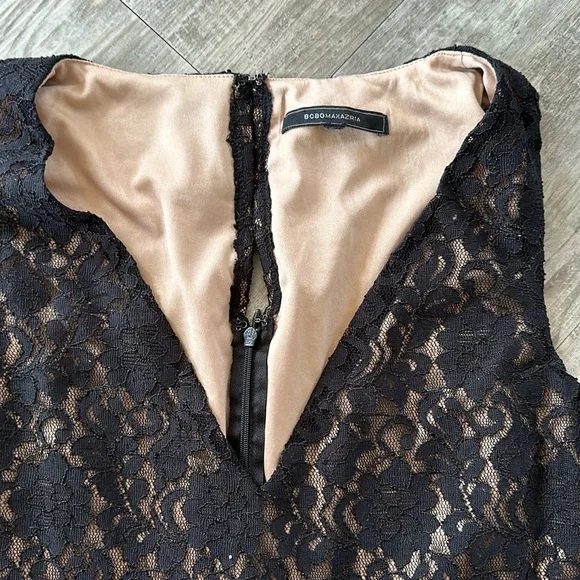 BCBG LACE - Picture 9 of 10